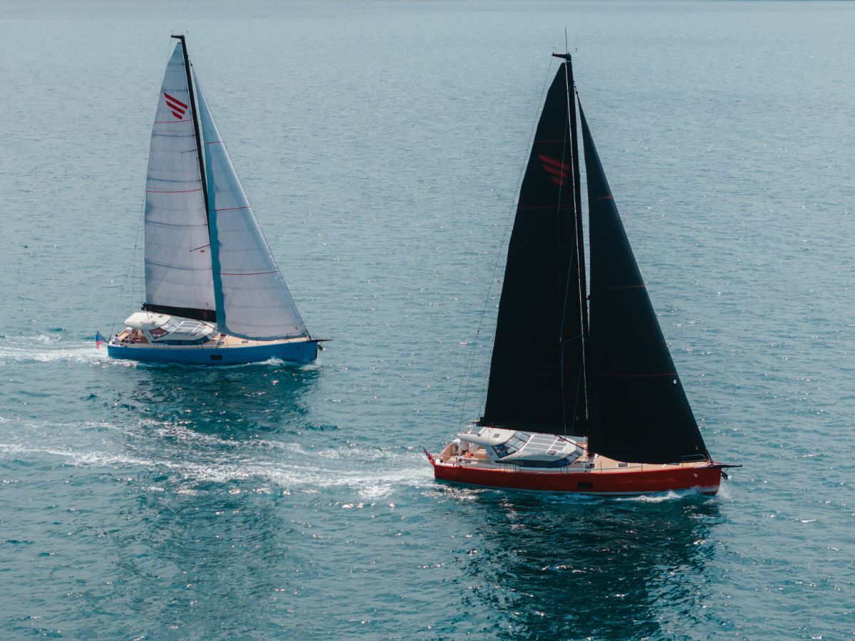 pegasus-50-blu-and-olal-boats-with-open-sails