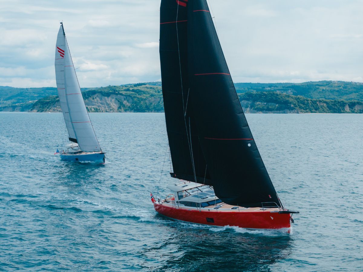 pegasus-yachts-boats-sailing-together-1