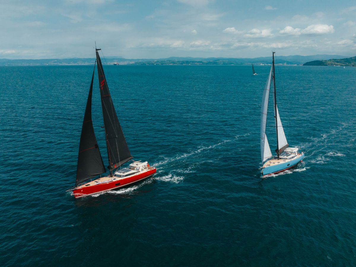 pegasus-yachts-boats-sailing-together